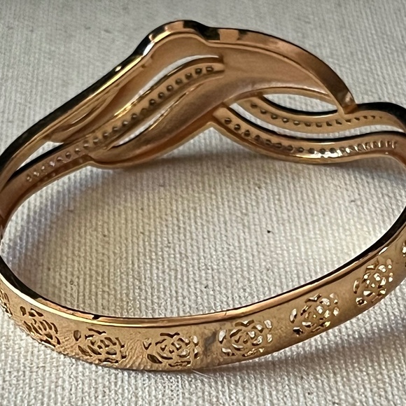 Gold-Tone Hinged Bangle Bracelet – Cutout Floral & Crystal Design - Picture 2 of 4